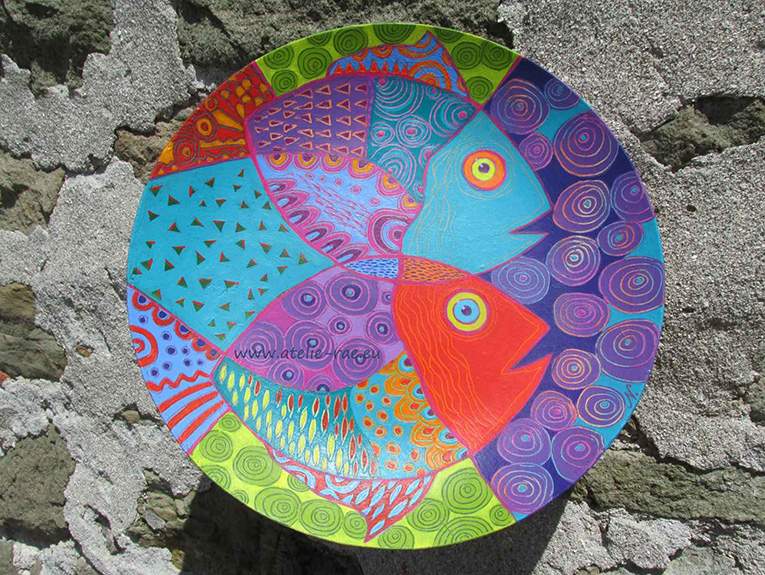 Декоративна стенна чиния - ръчно рисувана керамика с акрилни бои
