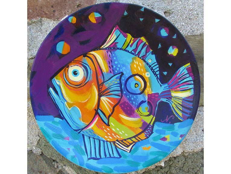Декоративна стенна чиния - ръчно рисувана керамика с акрилни бои